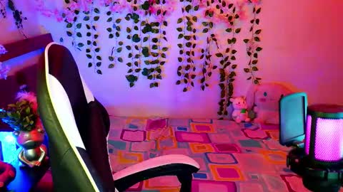 Kittyuwu  online show from January 14, 9:09 pm