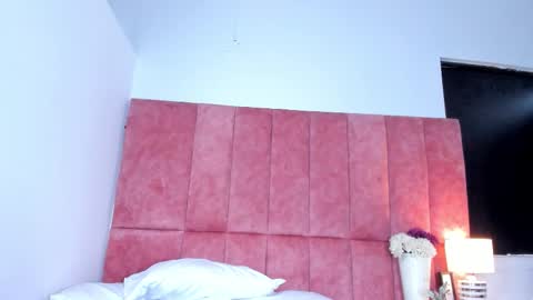 K I T T Y Y  online show from December 18, 7:31 pm