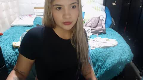 Snapshot of kittyzevee_ chatting on September 29, 10:25 pm kittyzevee_ online show from September 29, 10:25 pm