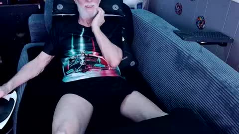 kiveuxmakeu online show from March 7, 11:13 pm