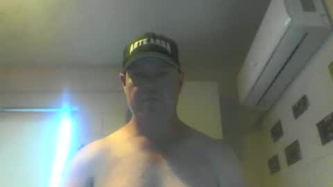Snapshot of kiwiguy19773 chatting on December 16, 6:21 am kiwiguy19773 online show from December 16, 6:21 am