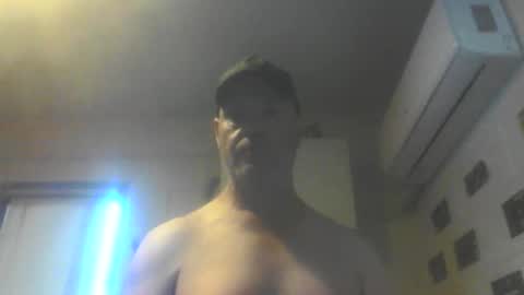 Snapshot of kiwiguy19773 chatting on January 7, 6:38 am kiwiguy19773 online show from January 7, 6:38 am