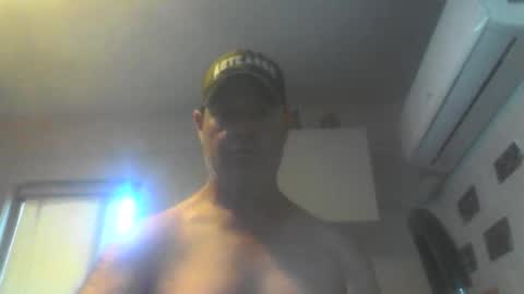 Snapshot of kiwiguy19773 chatting on February 6, 2:49 am kiwiguy19773 online show from February 6, 2:49 am
