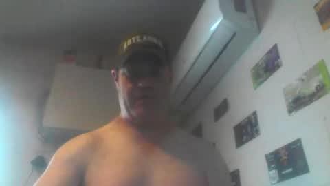 kiwiguy19773 online show from April 3, 8:40 pm