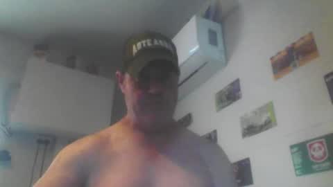 kiwiguy19773 online show from May 4, 1:01 am