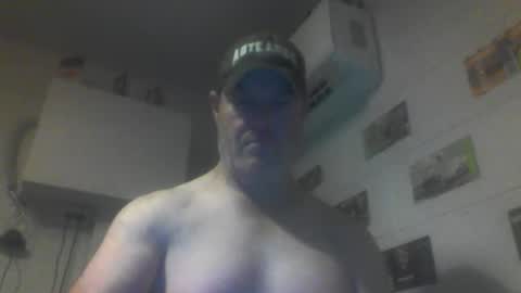 kiwiguy19773 online show from May 14, 7:37 am