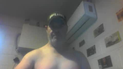 kiwiguy19773 online show from May 16, 4:20 am
