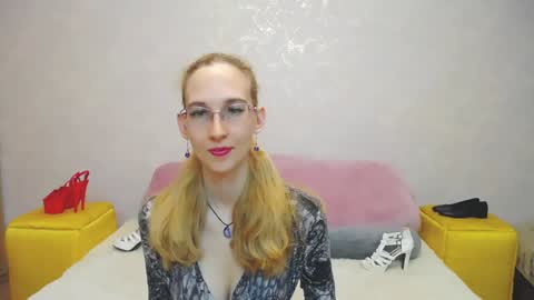 Snapshot of klaryevans chatting on December 6, 10:05 am Klary online show from December 6, 10:05 am