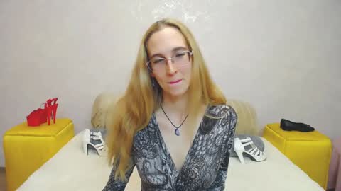 Snapshot of klaryevans chatting on December 7, 11:18 am Klary online show from December 7, 11:18 am