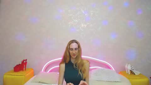 Snapshot of klaryevans chatting on December 14, 4:52 pm Klary online show from December 14, 4:52 pm