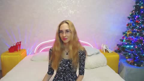 Snapshot of klaryevans chatting on December 19, 11:18 am Klary online show from December 19, 11:18 am