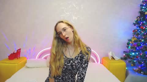 Snapshot of klaryevans chatting on December 21, 4:36 pm Klary online show from December 21, 4:36 pm