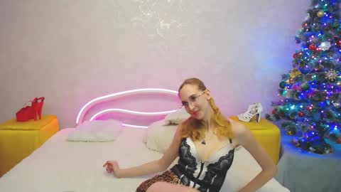 Snapshot of klaryevans chatting on December 27, 12:56 pm Klary online show from December 27, 12:56 pm