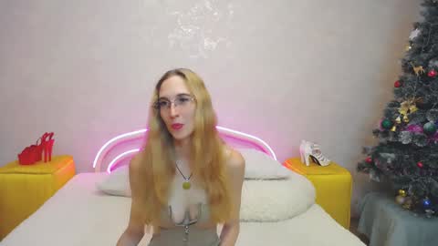 Snapshot of klaryevans chatting on January 19, 9:11 am Klary online show from January 19, 9:11 am