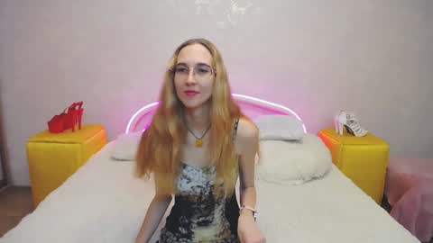 Snapshot of klaryevans chatting on January 25, 12:16 pm Klary online show from January 25, 12:16 pm