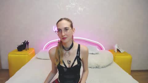 Snapshot of klaryevans chatting on February 19, 6:00 pm Klary online show from February 19, 6:00 pm