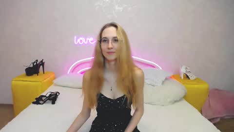 Snapshot of klaryevans chatting on February 23, 6:34 pm Klary online show from February 23, 6:34 pm