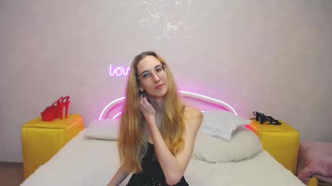 Snapshot of klaryevans chatting on February 24, 8:38 am Klary online show from February 24, 8:38 am