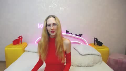 Snapshot of klaryevans chatting on March 2, 2:21 pm Klary online show from March 2, 2:21 pm