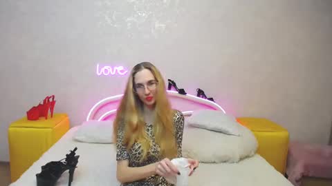 Snapshot of klaryevans chatting on March 5, 2:12 pm Klary online show from March 5, 2:12 pm