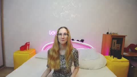 Snapshot of klaryevans chatting on March 7, 9:29 am Klary online show from March 7, 9:29 am