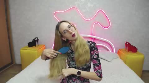 Snapshot of klaryevans chatting on September 14, 12:15 pm Klary online show from September 14, 12:15 pm