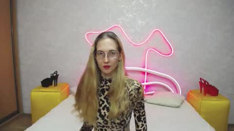 Snapshot of klaryevans chatting on September 15, 1:44 pm Klary online show from September 15, 1:44 pm