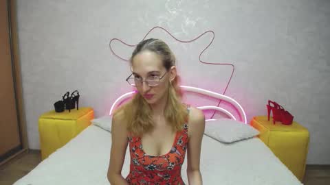 Snapshot of klaryevans chatting on September 21, 6:04 am Klary online show from September 21, 6:04 am