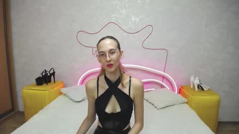 Snapshot of klaryevans chatting on September 25, 5:44 am Klary online show from September 25, 5:44 am