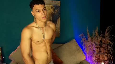 Snapshot of klaton__ chatting on October 10, 12:20 am klaton__ online show from October 10, 12:20 am