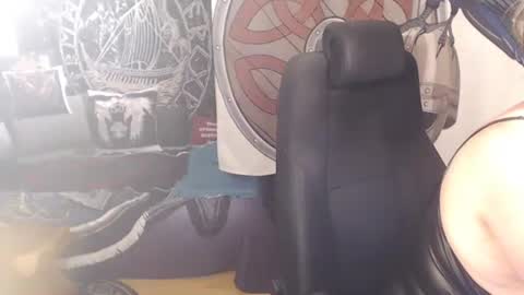 Snapshot of kleiner_teufel chatting on May 4, 6:04 pm Michelle online show from May 4, 6:04 pm