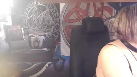 Snapshot of kleiner_teufel chatting on May 11, 5:57 am Michelle online show from May 11, 5:57 am