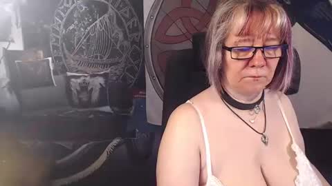 Snapshot of kleiner_teufel chatting on May 14, 4:19 am Michelle online show from May 14, 4:19 am
