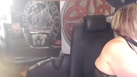 Snapshot of kleiner_teufel chatting on July 1, 5:45 pm Michelle online show from July 1, 5:45 pm