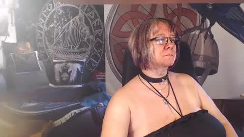 Snapshot of kleiner_teufel chatting on July 28, 12:48 pm Michelle online show from July 28, 12:48 pm