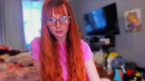Snapshot of klementinagirl chatting on June 6, 4:33 pm Klementinafanslyklementina6661 online show from June 6, 4:33 pm