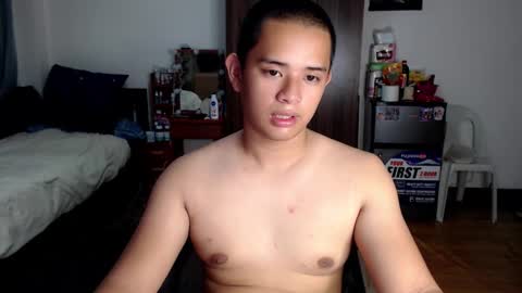 Snapshot of klerky_ chatting on November 17, 2:12 pm KLERK online show from November 17, 2:12 pm