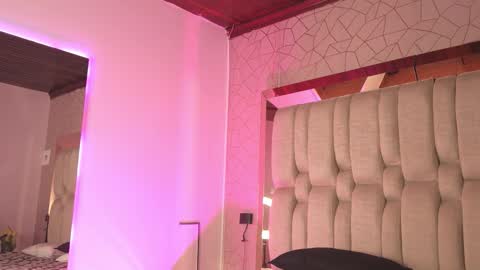   online show from November 21, 8:29 pm