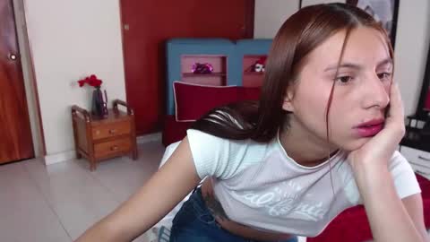 Snapshot of kloe_deker chatting on January 13, 2:00 pm Kloe deker online show from January 13, 2:00 pm