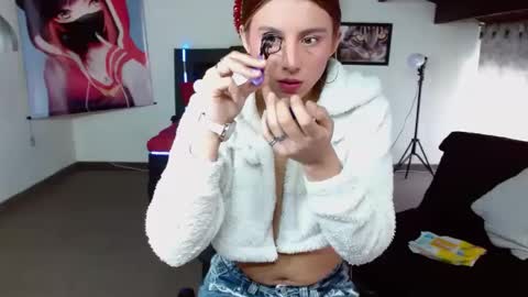 Snapshot of kloe_deker chatting on February 15, 2:11 pm Kloe deker online show from February 15, 2:11 pm