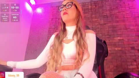 Kloey  online show from September 13, 9:03 pm