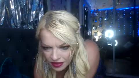 Snapshot of kloiecarter1 chatting on July 1, 11:04 pm Kloie Kitty online show from July 1, 11:04 pm