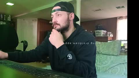 LOUiViLAN online show from February 25, 7:47 pm