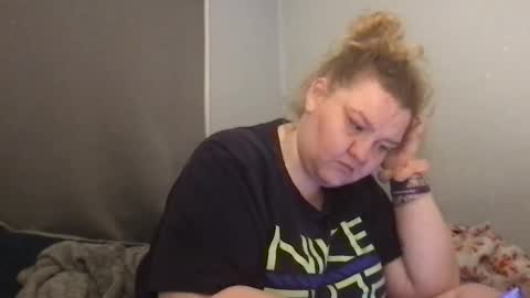 kmarie1196 online show from February 19, 5:25 am