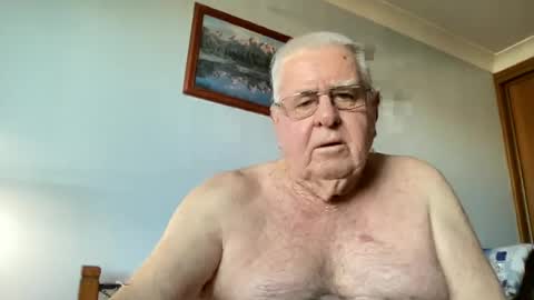 Snapshot of knights2001 chatting on June 22, 5:37 am Aussiedude online show from June 22, 5:37 am