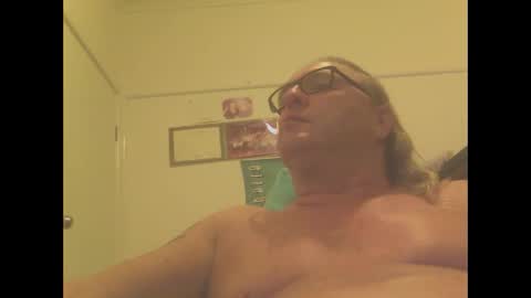 Snapshot of knobout chatting on December 2, 5:59 pm knobout online show from December 2, 5:59 pm