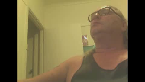 Snapshot of knobout chatting on December 10, 11:00 am knobout online show from December 10, 11:00 am