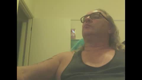 Snapshot of knobout chatting on February 9, 10:42 am knobout online show from February 9, 10:42 am