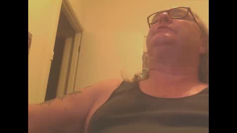 Snapshot of knobout chatting on March 4, 10:24 am knobout online show from March 4, 10:24 am