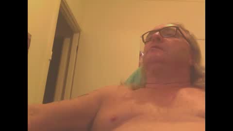 Snapshot of knobout chatting on March 5, 9:38 am knobout online show from March 5, 9:38 am